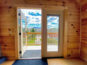 B11 NEW Awesome Tiny Home with AC, Mountain Views, Minutes to Skiing, Hiking, Attractions